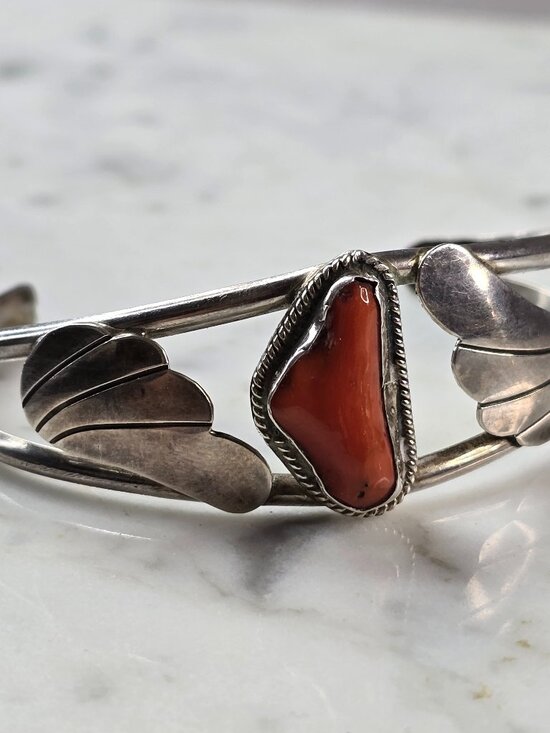 Womens Vintage Southwestern Sterling Silver Coral Cuff Bracelet 15.8g E601